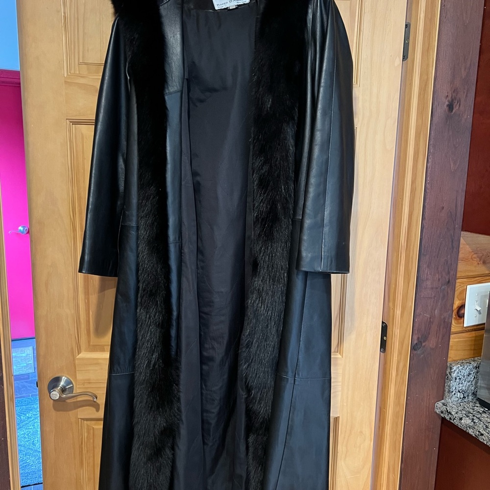 Rocco D’Amelio by Dero Full Length Leather and Fur Coat Retail $3500 - Picture 10 of 13